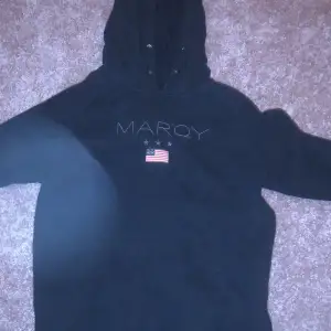 Marqy tröja svart, säljs för den används inte mer. Storlek 146/152 men passar för dom som är typ 160 och neråt 