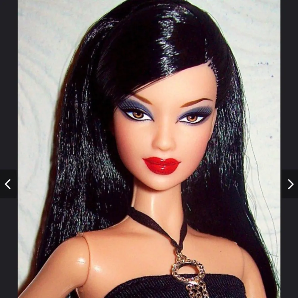 Söker barbie dockor i bra skick. Mörk hår + vintage stil . Skicka gärna bilder om du vill sälja . Övrigt.
