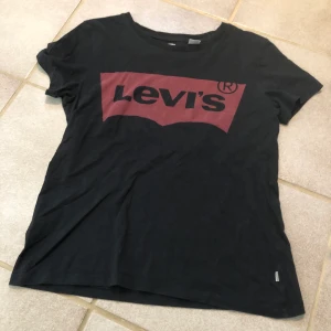 Levis t shirt  - Knappt använd 