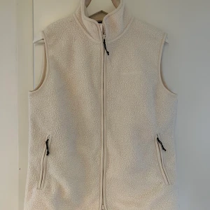 Peak performance väst - Fint skick, knappt använd Nypris: 1000kr Mitt pris: 350kr