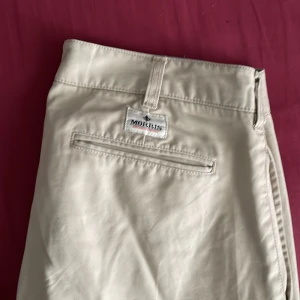 Morris chinos storlek 33/33 - Köpte plagget för 2  år sedan och märkte att dom satt lite för tight för min smak så dom är väldigt minimalt använda