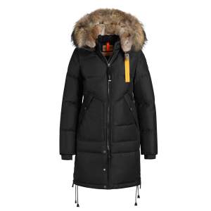 Svart lång bear parajumper jacka, svart, äkta päls, endast använd en vinter (ser helt ny ut). Skriv om du har flera frågor. Pris kan kanske sänkas🤍