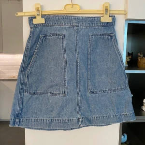 Jeans kjol - Blå jeans kjol i storlek xs som ny!