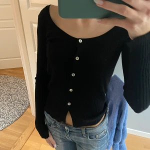 Gullig topp - Jättegullig topp som är så fin till hösten, aldrig använd då jag tyvärr inte fått användning av den❤️❤️ väldigt skönt material 