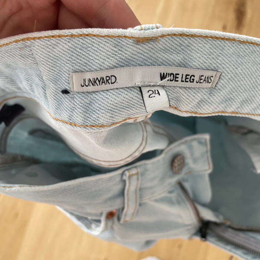 Jeans från junkyard ”wide leg” modell och storlek 24! 💙. Jeans & Byxor.