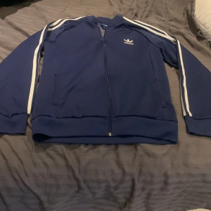 Adidasjacka  - En fin skön Adidas jacka 