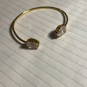 Guld armband med silver stenar, topp kvalitet och använd få tal gånger.