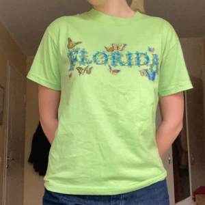 Florida T-shirt  - Neongrön tisha med gulligt tryck