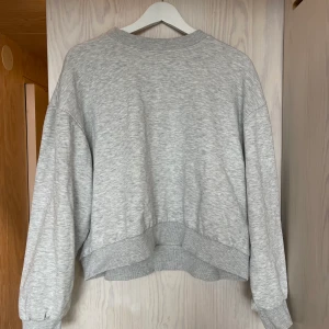 Hoodie från Weekday  - Hoodie/sweatshirt från Weekday.  