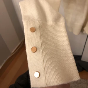 34/36 - Jättefin tröja som aldrig används i storlek xs/s passar även m då den är väldigt stretchig