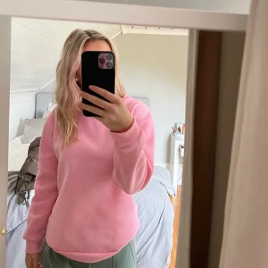 Rosa tröja  - En jättefin rosa tröja💓 aldrig använd, så jättefint skick. 