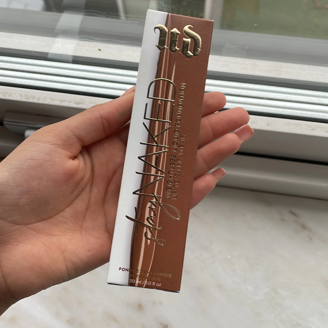 Urban decay weightless liquid foundation