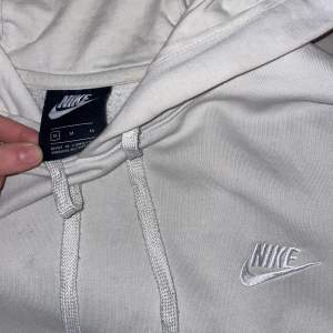 Beige/vit Nike hoodie i bra skick 