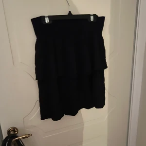 Volang kjol  - Volang kjol som inte kom till användning  Köparen står för frakt 💕