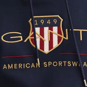 Gant hoodie ordinarie pris 1300kr säljs för 799kr