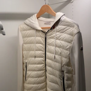 Moncler cardigan - Storlek M Skick:9/10
