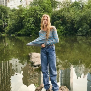 Stickad Baströja ZARA - Den slutsålda populära Zara tröjan 💞 Jättemysig men säljer då den tyvärr inte kommer till användning längre. Strolek S men passar också för mig som har M på vissa toppar. Priset kan diskuteras 💓💓 NYPRIS - 169