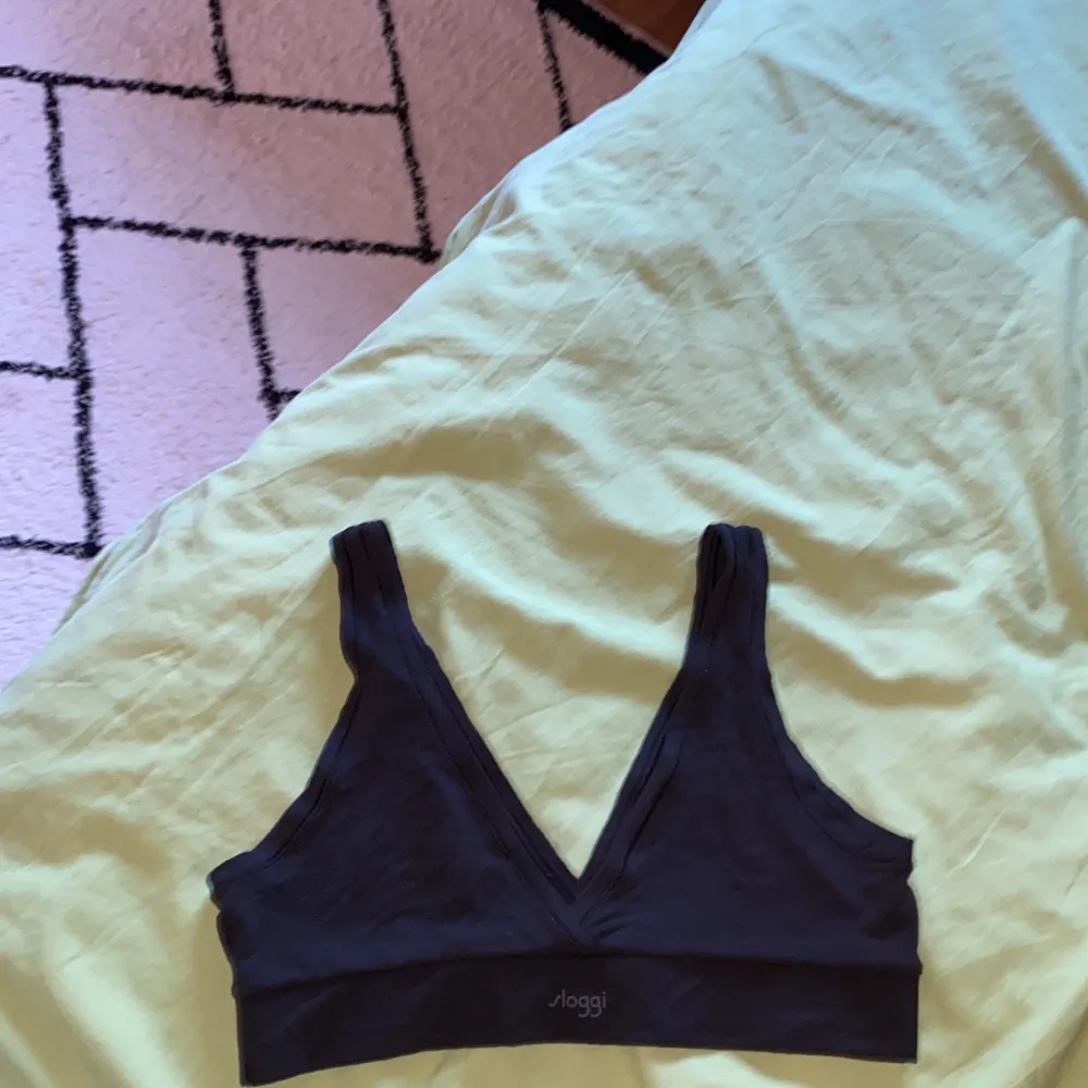 Sloggi go allround bralette. Onesize, aldrig använd då den inte passade mig. Super skön. Toppar.