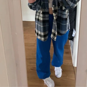 MJUKISAR NELLY - Populära mjukisbyxor fr Nelly. Otroligt sköna. Knappt använda. 