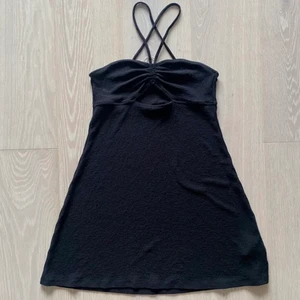 Klänning - Så najs klänning till sommaren med korsade band, använd någon enstaka gång ❤️