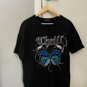 Fjärils tröja  - Väldigt fin och i bra skick och knappt använd 