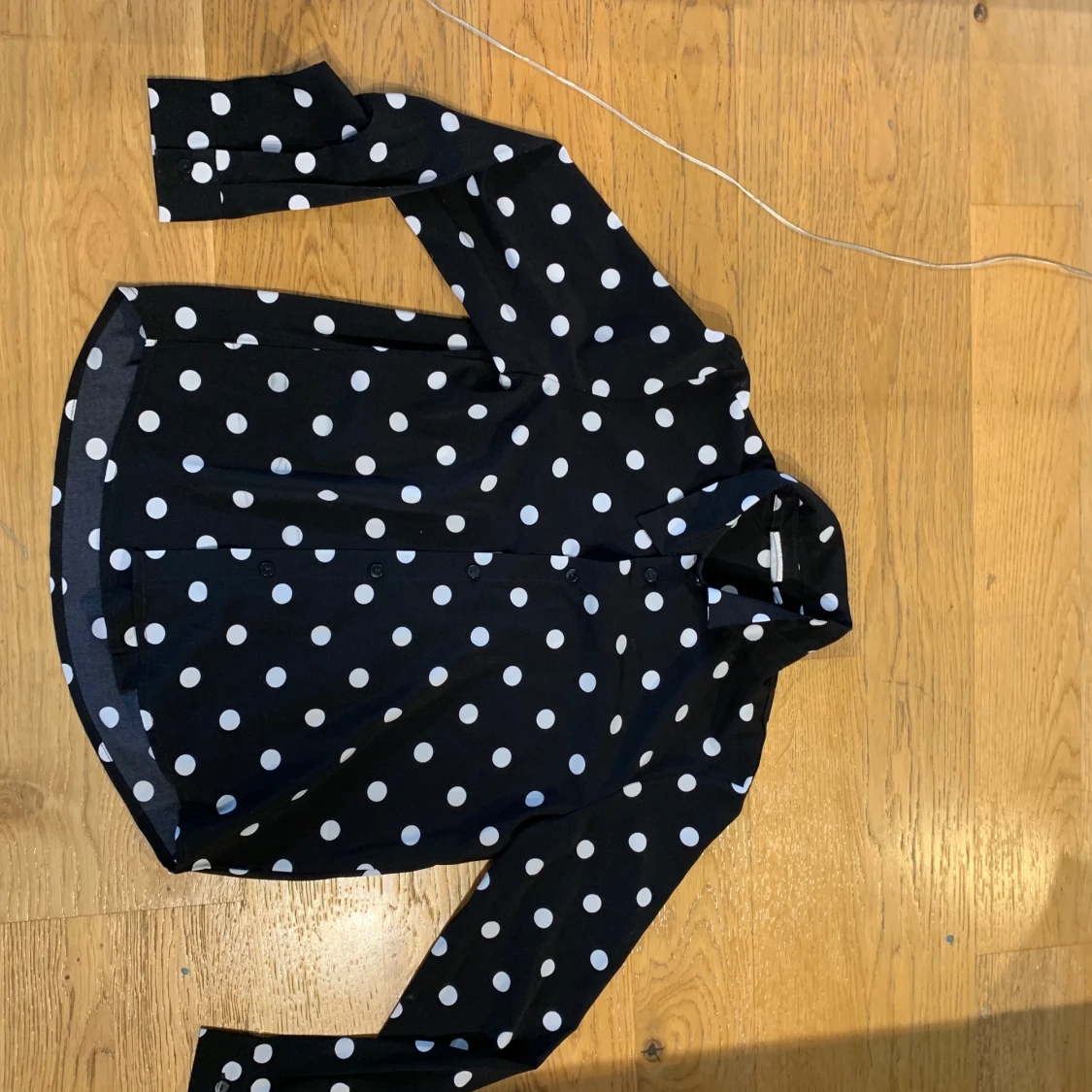 Prickig blus/skjorta storlek S - 90