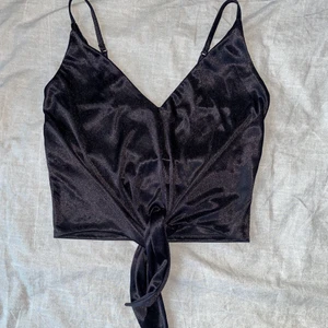 Crop top - Oanvänd crop top i storlek XS 