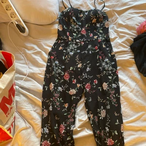 Dress - Jätte fin sommar dress i strl M med vaddning runt brösten helt fel fri