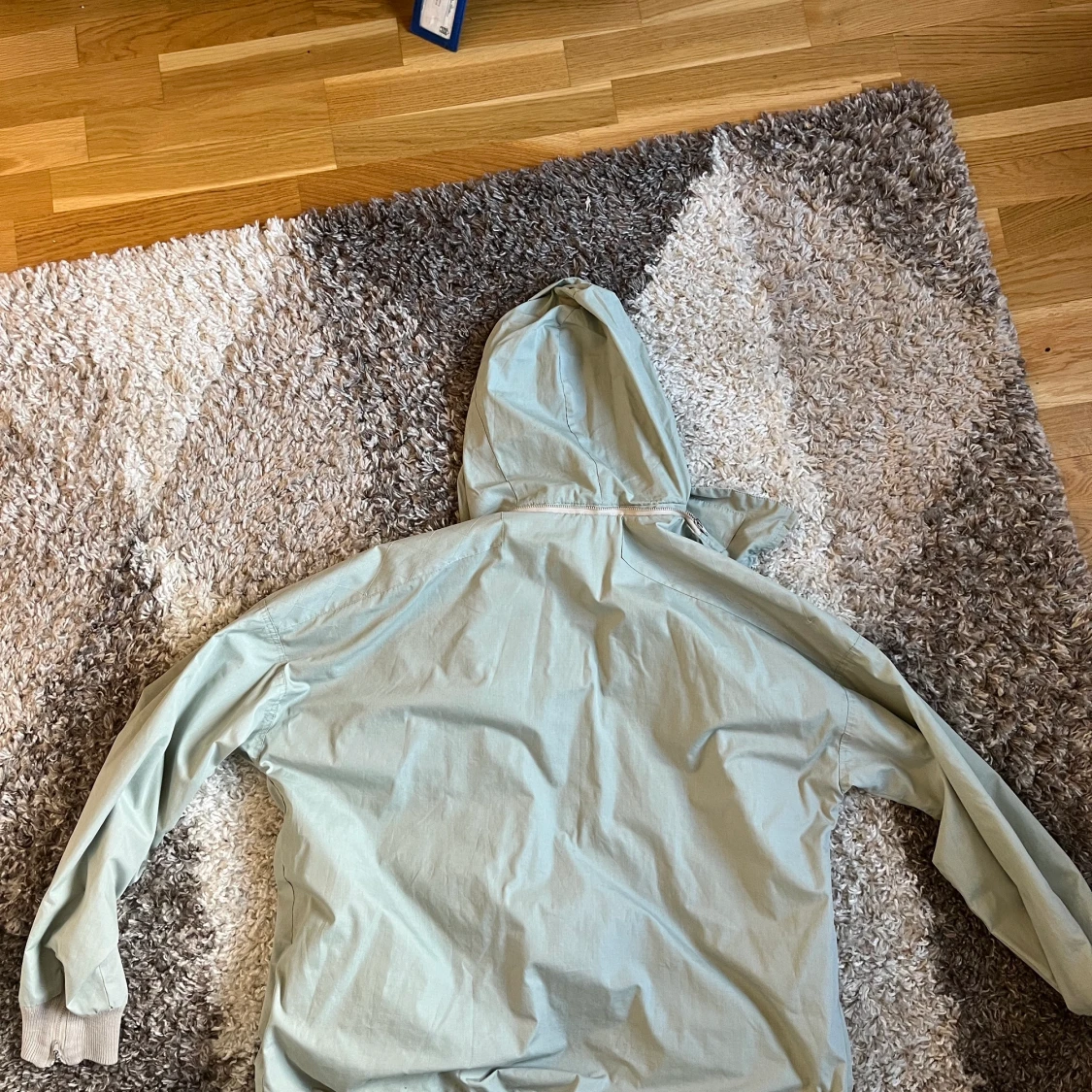 mintgrön vindjacka - 90