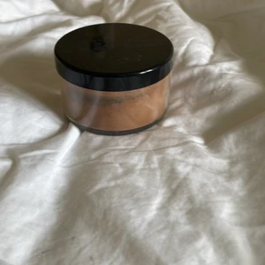 Puder - Ett puder som endast är öppnat ALDRIG använt! 