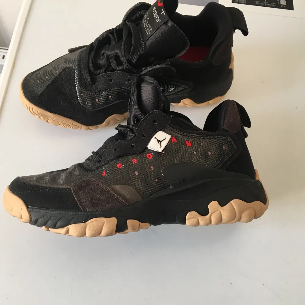Supernajs sneakers (Nike Jordan Delta 2) men då dom tyvärr var för små för mig så är dom endast använda cirka 2 gånger! (Originalpris runt 1500kr.). Skor.