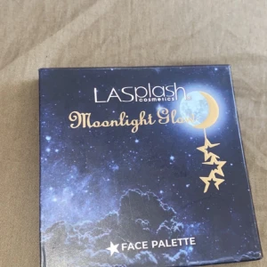 Face palette - Ganska så ny ord pris omkring 340kr kommer inte ihåg