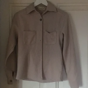 Vår jacka  - Tunn vårjacka i filtat material 