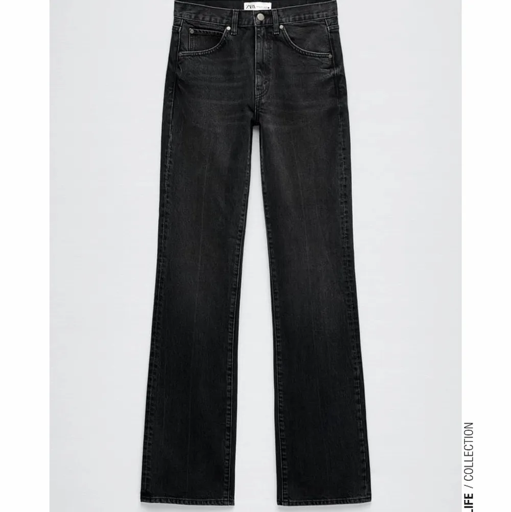 Jeans från zara ’ Mia bootcut’, använda endast en gång!  Säljer då det är för stora för mig 💗💗. Jeans & Byxor.