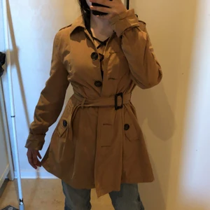 Kappa - En jätte fin kappa som jag verkligen älskar men tyvärr är det inte riktig min stil. Jätte  skön material och super vacker