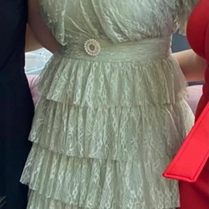 Klänning by Malina - Klänning st 38 kan passar också 36 .används en gång i några timmar .köptes för 2000kr. Säljer den på 1000kr