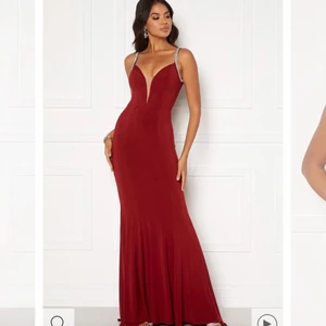 Oanvänd balklänning  - Jag tänkte göra en intressekoll för min helt nya balklänning. Storlek 36 super snygg! ❤️❤️❤️❤️❤️