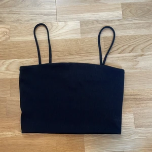 Superfin svart topp - Aldrig använd, tyvärr för liten för mig.