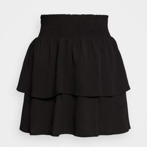 vill kolla intresset på min svarta volang kjol perfekt nu till våren🤍aldrig använd då jag köpte fel storlek, köpt för 299 men säljer för 150🤍kontakta mig för privata bilder eller om du är intresserad🤍