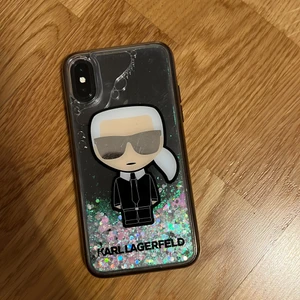 Karl Lagerfeld mobilskal iPhone XS - Karl Lagerfeld mobilskal iPhone XS. Orginal box finns kvar