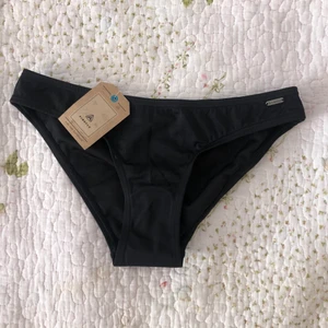 Bikini trosor  - Har köpt dem på rea från Intersport men dem visade sig vara för små. 