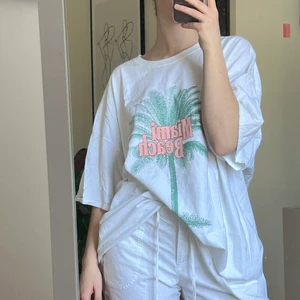 Vintage oversize t-shirt - Priset är exklusive frakt⚡️ t shirt med tryck, jättesnygg🌸 använd med bra skick!