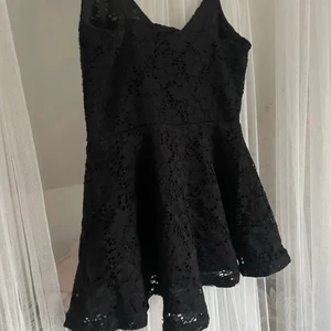 Svart linne - Svart linne i storlek xs från ginatricot, bra skick och säljs för 60kr + frakt💕