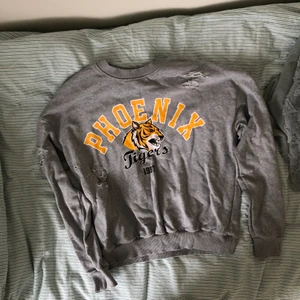 Tröja Gina tricot - Grå tröja från Gina tricot. Storlek xs. 