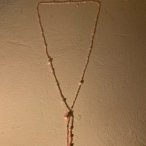 💖Halsband💖 - Långt rosa halsband med pärlor. Köparen står för frakt! 💖