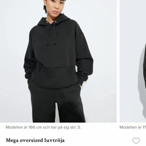 Svart hoodie från Bik Bok. - Skön svart hoodie från bok bok som nästan aldrig använts. Nypris 299. Köparen står för frakt om man väljer leverans🤍🌟.