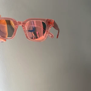 Chimi - Säljer mina as snygga chimis i modellen 004 då jag vill köpa en annan modell❤️ dom är lite repiga men inget som syns super mycket ❤️ kom med bud , kan även tänka mig byta mot ett bara 008 eller 005 i svart eller brun😍😀