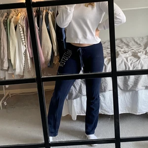 DEL UR PAKET, mysbyxor  - del av paket, mysbyxor (juicy couture, abercrombie, hollister, ralph lauren). kika i min profil efter den tillhörande annonsen där ni hittar mer info om storlekar, frakt osv💕💕pris för hela paketet (5 byxor) 450 kr.