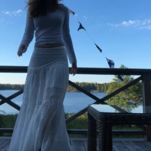 Zara Långkjol -  Långkjol från Zara i storlek S. Använd endast några få gånger, extremt bra skick! Originalpris 700