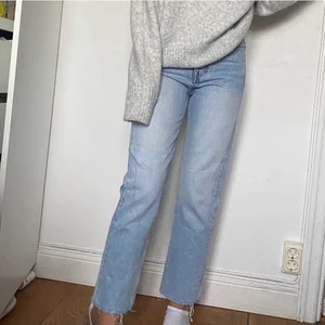 Jeans zara - Raka ljusblå jeans från zara. Lite för korta på mig som är 165
